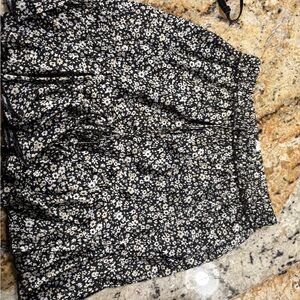 Peach Love California Black and White Floral Skirt
